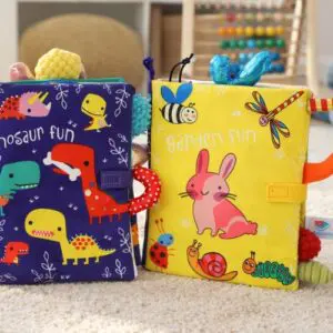 livre en tissu coloré pour bébé stimulation visuelle