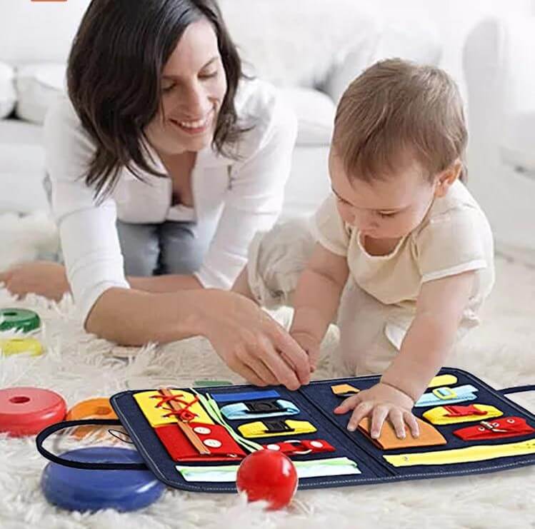 Mini busy board Montessori