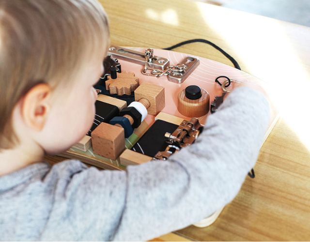 busy board montessori transportable