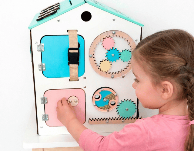 busy board montessori petite maison