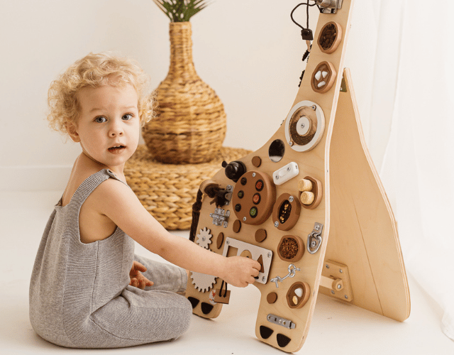 tableau d'activités montessori xl busy board girafe