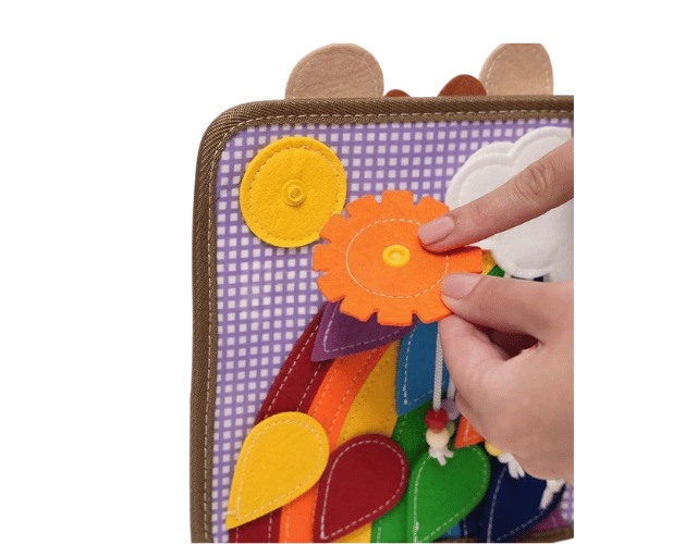 livre d'activités montessori en feutre girafe