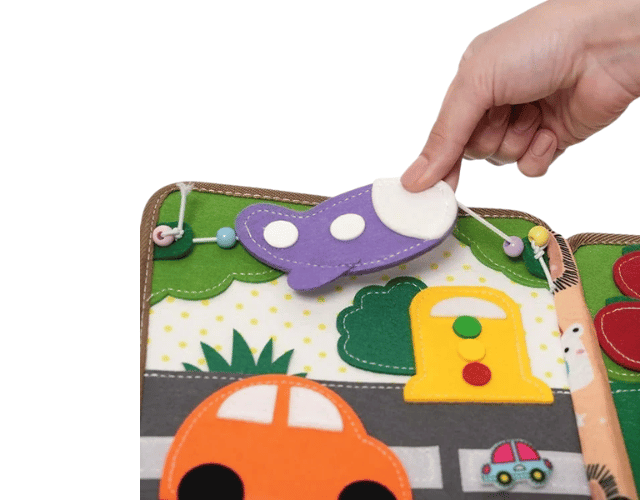 livre d'activités montessori en feutre girafe