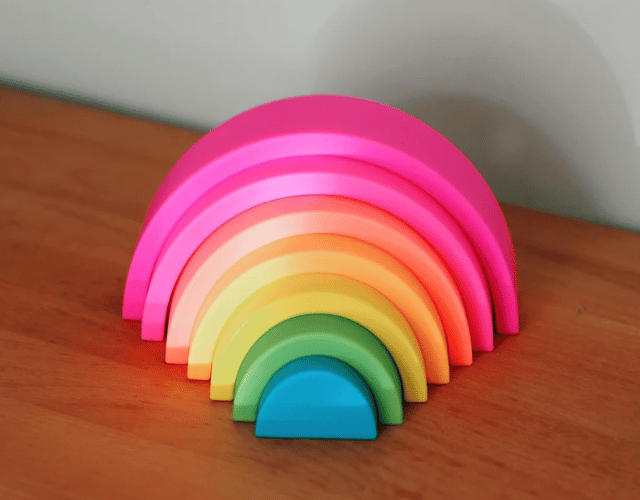 jouet d'éveil montessori arc en ciel empilable fluo, 7 formes